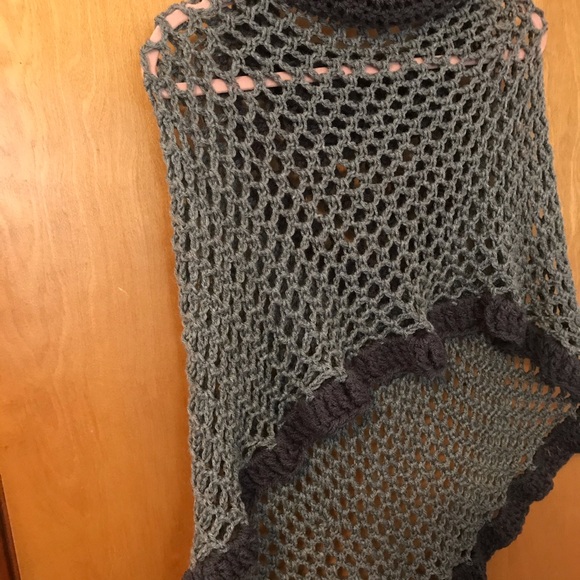 Gray Poncho by Capture Z - Picture 2 of 6